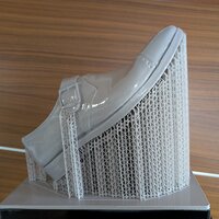 So sieht das Objekt direkt aus dem SLA-Drucker aus